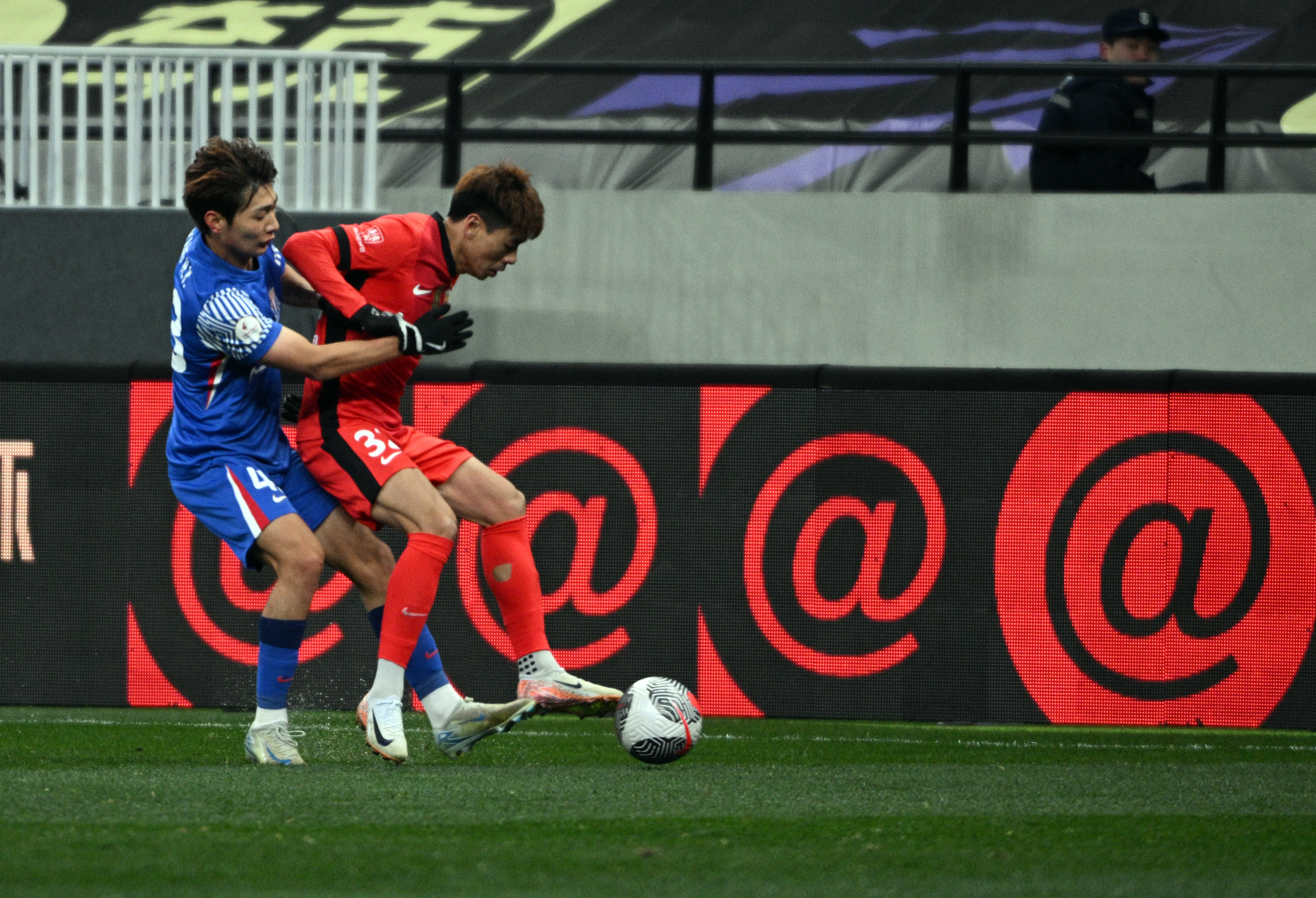 国际比赛日体能课后，上海海港远射贴柱备战足总杯，震撼外界，团队化学反应显著的简单介绍