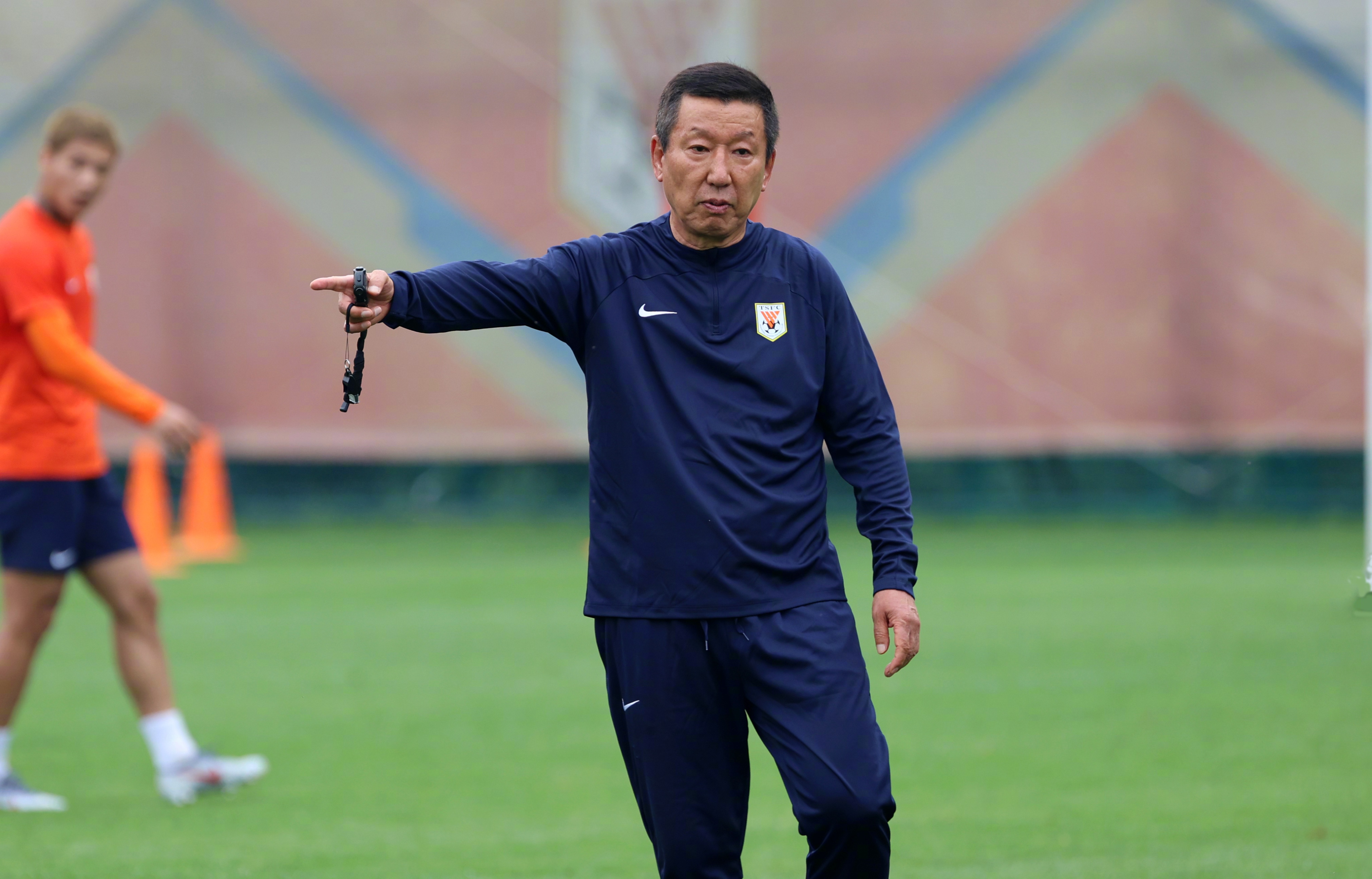 包含清晨山东泰山备战荷甲，回应争议细节曝光，信心回归，轮换策略成焦点的词条