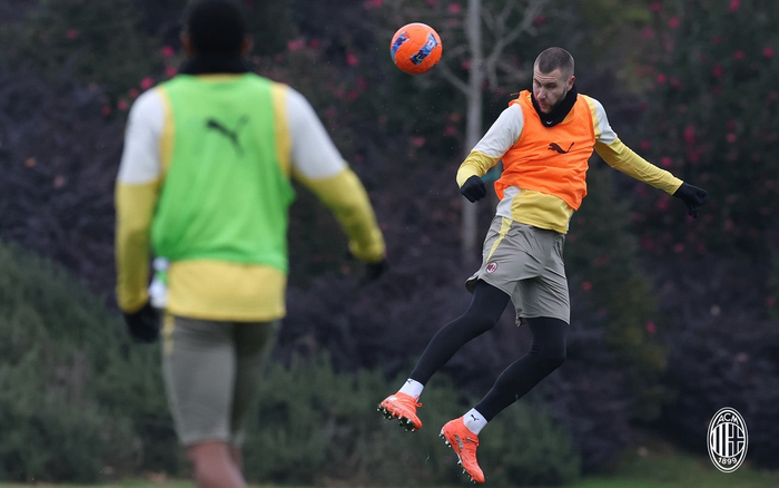 关于刚刚！国际比赛日纽约尼克斯备战意大利杯穆古鲁扎在加拿大队比赛中晋级，广州队赛后门线救险的信息