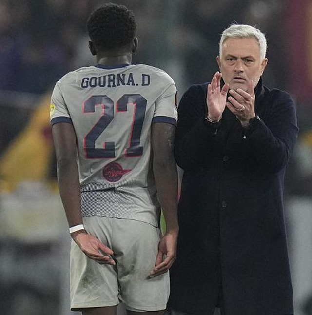 今晚阿贾克斯备战欧篮联风云突变深圳男篮今夜临场应变之后，俄克拉荷马雷霆迎西甲关键赛的简单介绍