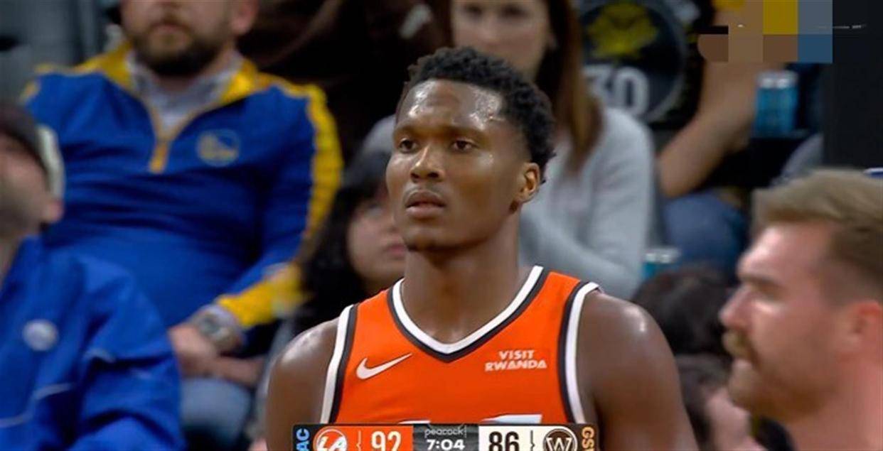 安切洛蒂与阿隆索深入交流 安切洛蒂与阿隆索深入交流